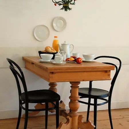 Schoener Wohnen Im Denkmal - Grosszuegig Geschnitten, Kostenfreies Wlan Lipsia