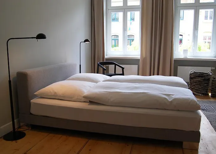 Schoener Wohnen Im Denkmal - Grosszuegig Geschnitten, Kostenfreies Wlan Appartement *