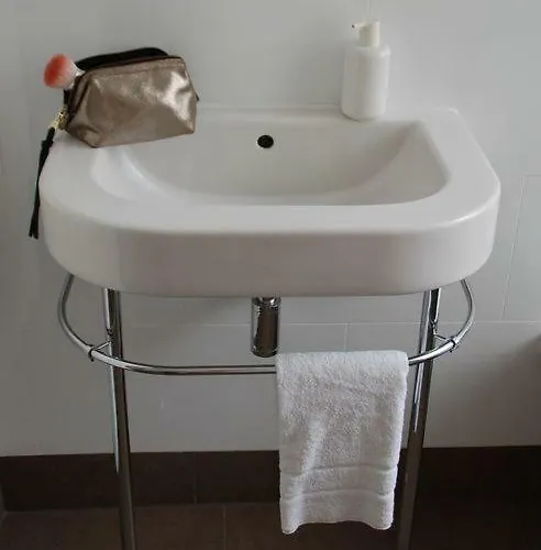 Schoener Wohnen Im Denkmal - Grosszuegig Geschnitten, Kostenfreies Wlan *